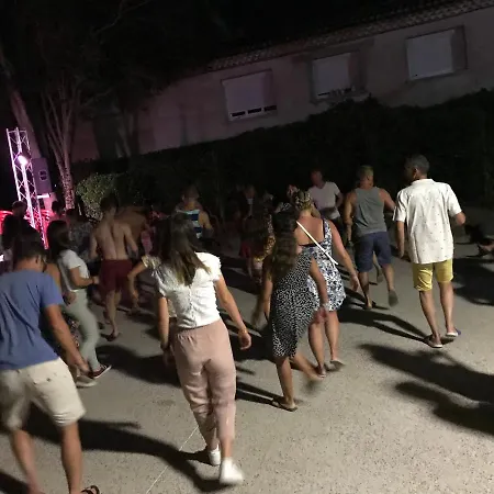 Mobile Tohapi مكان تخييم *